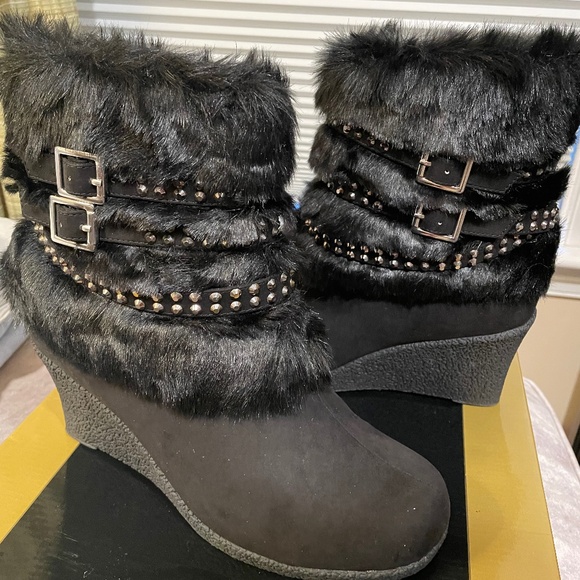 Joan Boyce Black fur and rhinestone  "NEW IN BOX" Ankle boots - Picture 1 of 1